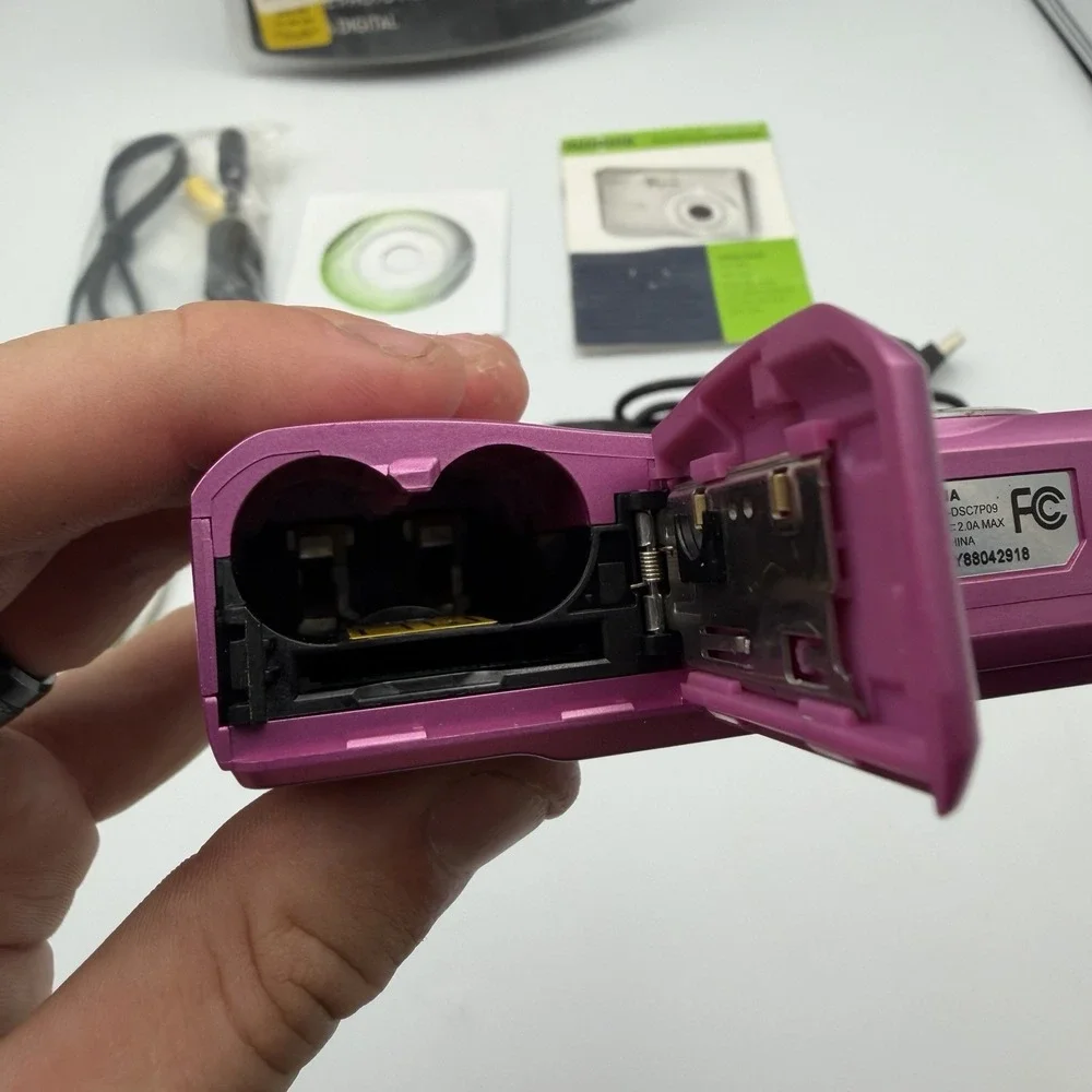 Insignia NS-DSC7P09 7.0MP Digital Camera Pink Complete Box Tested Working